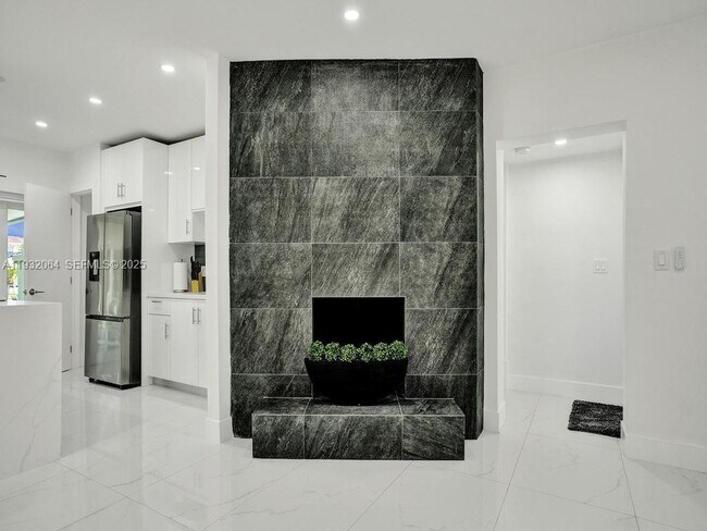 Building Photo - 210 NE 85th St