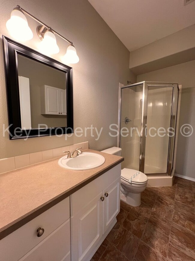 Building Photo - Large Updated 3 bed 3 bath in Camas!