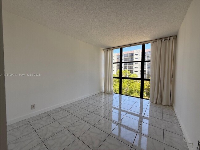Building Photo - 17011 N Bay Rd