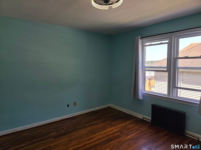 Building Photo - 26 Cumley St