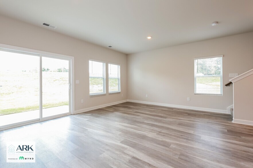 Building Photo - 220 Telford Dr