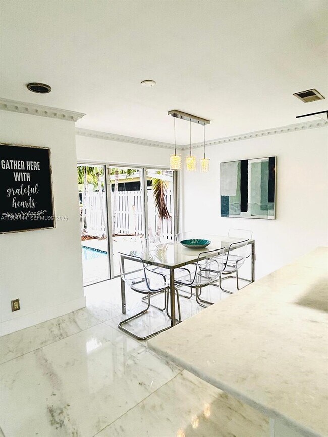 Building Photo - 2321 SE 15th St