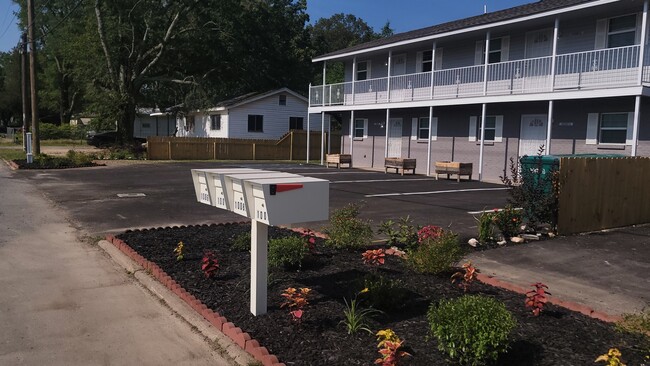 Outside View with Mailboxes and Flowerbeds - 1006 Haley St