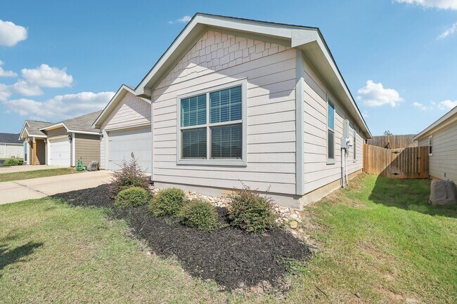 Building Photo - 3909 Crown Ct