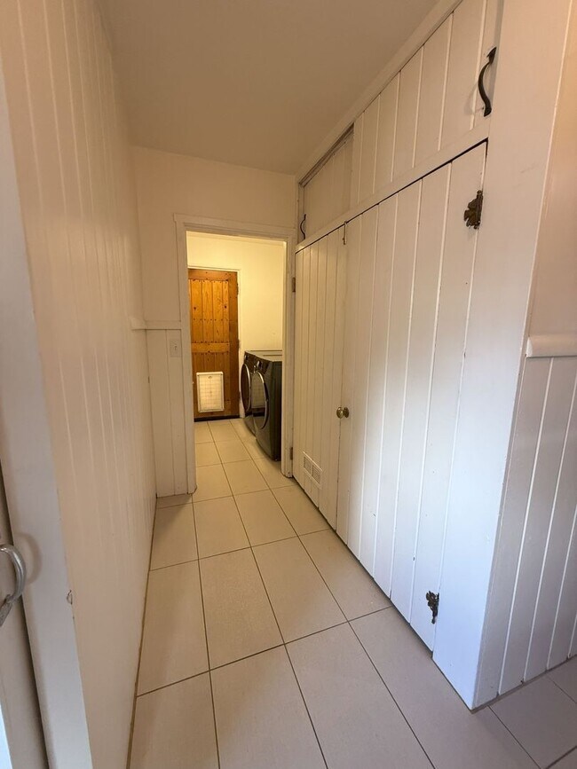 Building Photo - 1361 Santa Rosa Dr