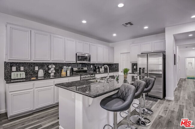 Building Photo - 82580 Yeager Way