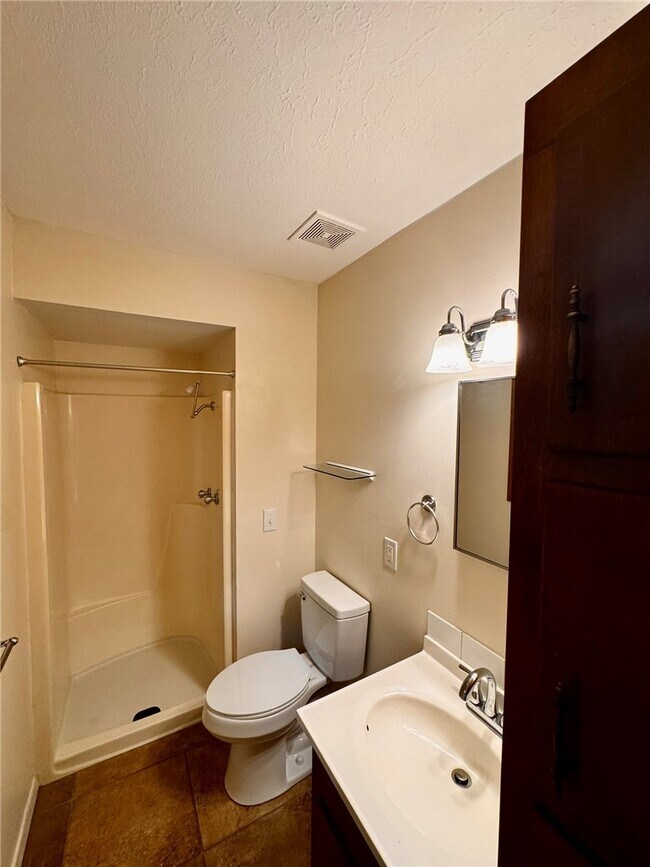 Building Photo - 9108 Bluff Dr