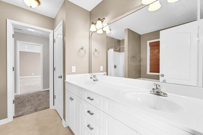 Building Photo - 3 Bedroom Pet Friendly Home For Rent With ...