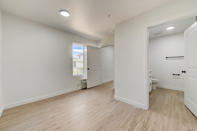 Building Photo - 404 E 5600 S