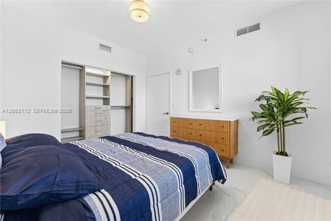 Building Photo - 888 Biscayne Blvd