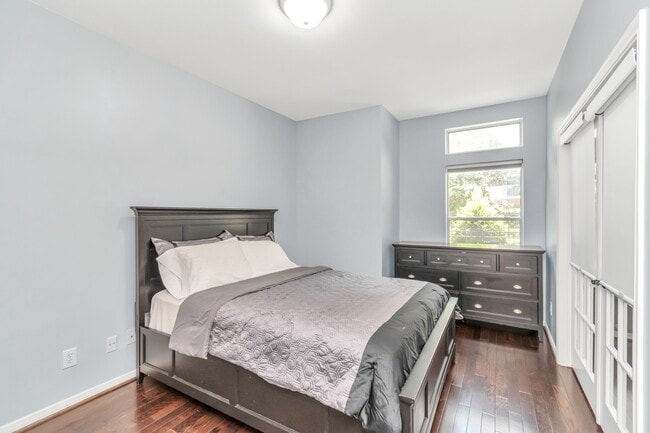 Building Photo - 2901 W Dallas St