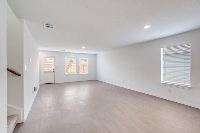 Building Photo - 3335 Gingham Pt