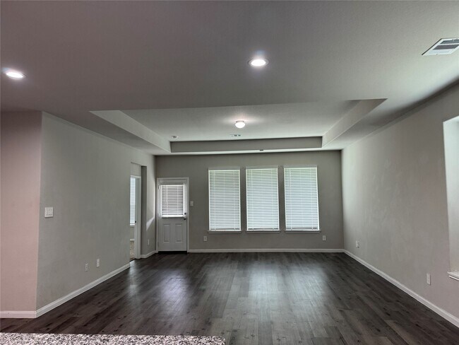 Building Photo - 305 Black Bear Dr
