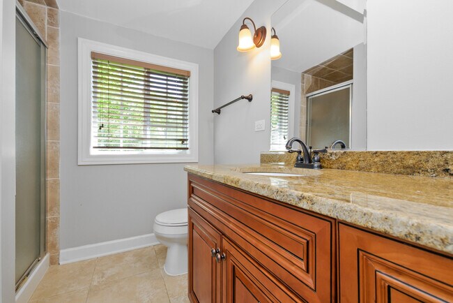 Building Photo - 433 Hackberry Rd