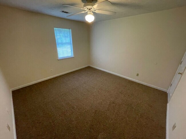 Building Photo - PRE-LEASING FOR AUGUST 2026!