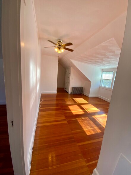 Building Photo - 1032 Hope St