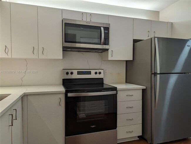 Building Photo - 3446 Oak Dr