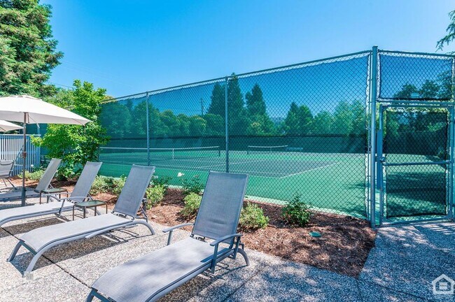 Building Photo - Attractive 3bd/2.5ba Townhouse in Sonoma Greens!