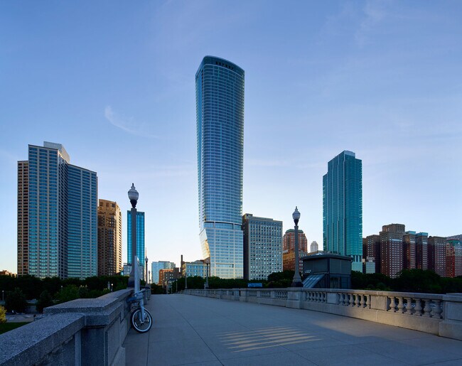 Building Photo - 1000 S Michigan Ave