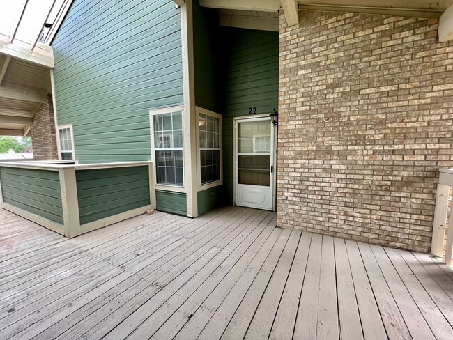 Building Photo - $0 DEPOSIT OPTION. BRIGHT AND AIRY TWO BEDROOM OTERO RIDGE CONDO WITH LOFT!