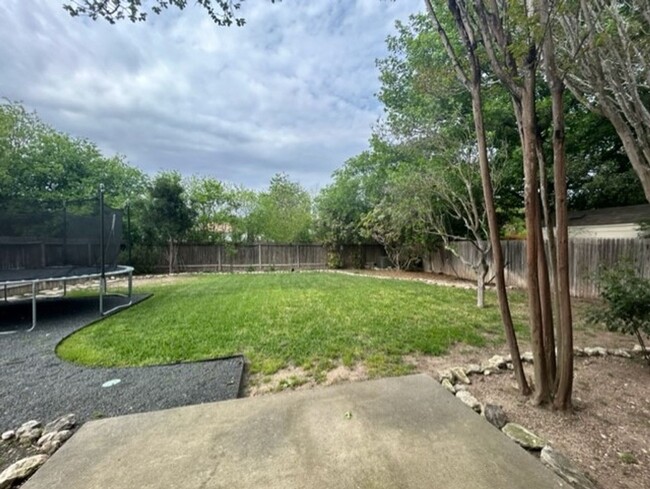Building Photo - $350 OFF FIRST MONTH'S RENT IF YOU MOVE IN...