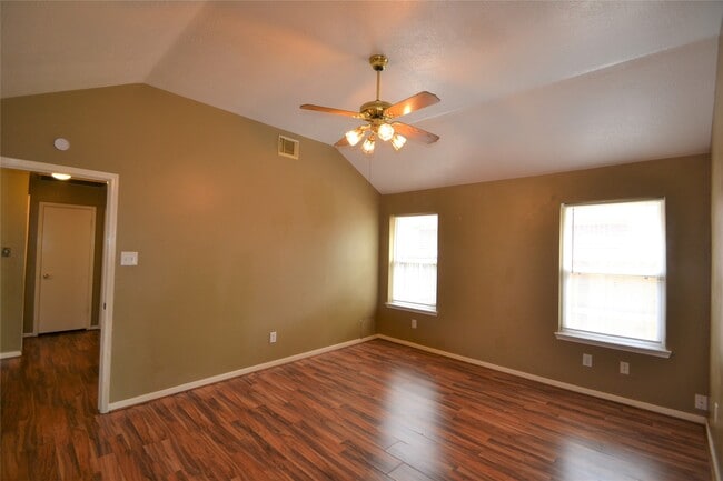 Building Photo - 2818 Russett Pl W