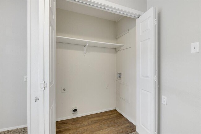 Building Photo - 1516 Broadmoor Dr