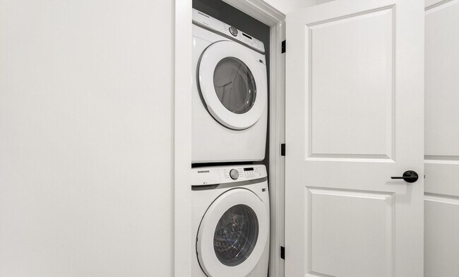 Building Photo - 600 Broadway