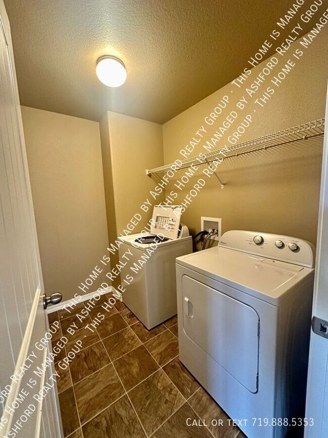 Building Photo - 3755 Reindeer Cir