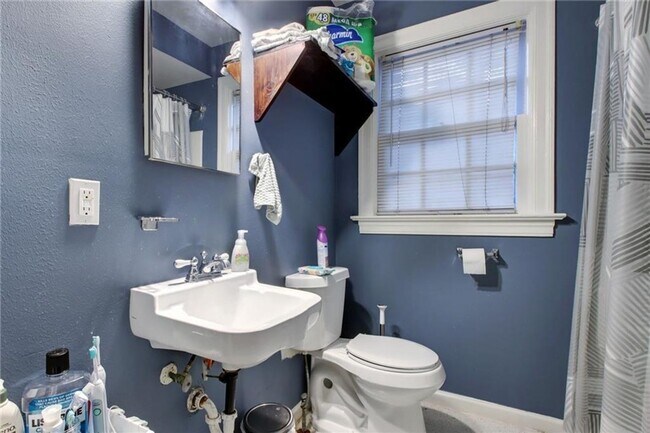 Building Photo - 2831 Pearl St