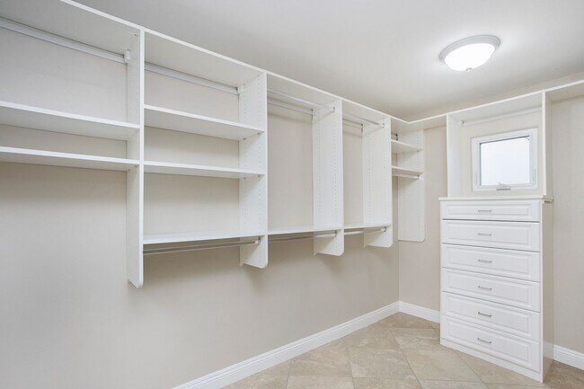 Building Photo - 218 Highland St