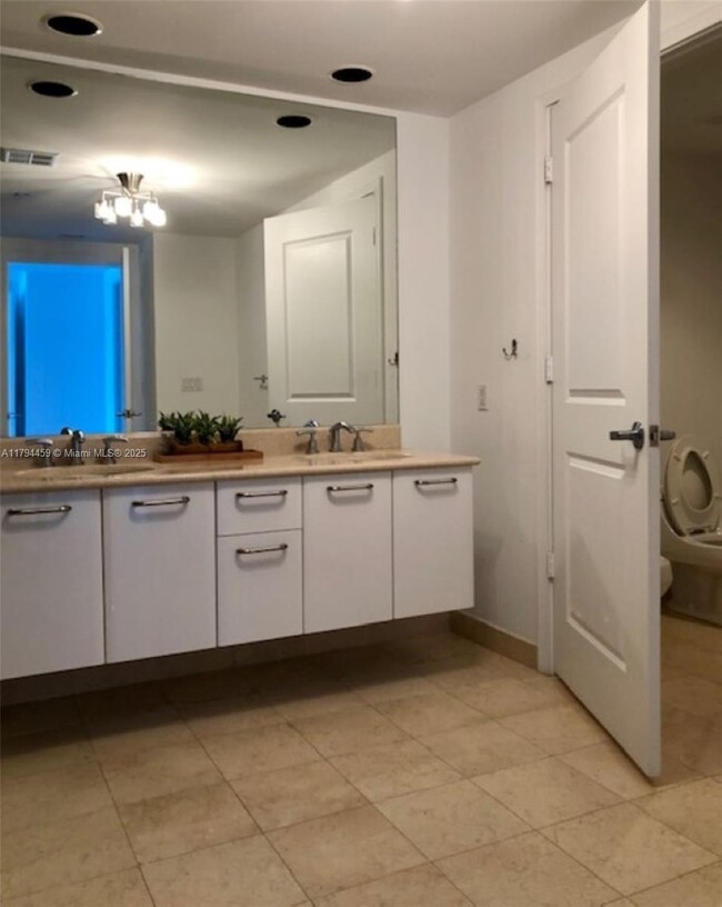 Building Photo - 3101 S Ocean Dr