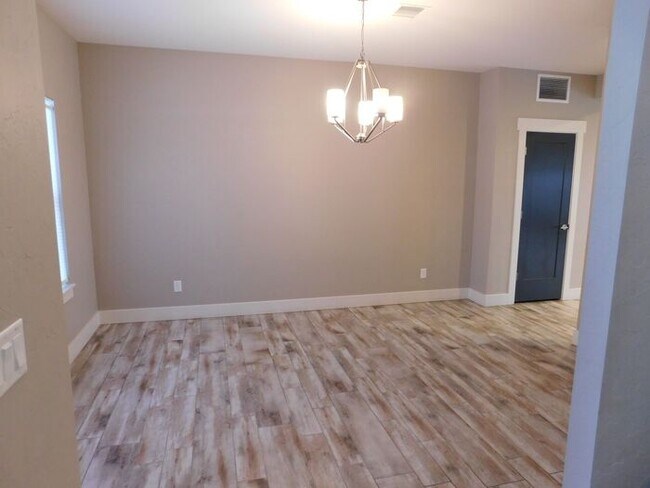 Building Photo - Spacious 5-Bedroom Home with Luxury Features & Prime Location!