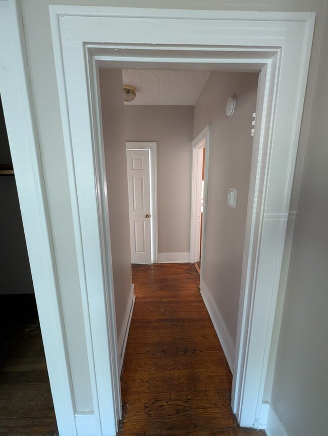 Building Photo - 2202 1 Bed 1 Bath