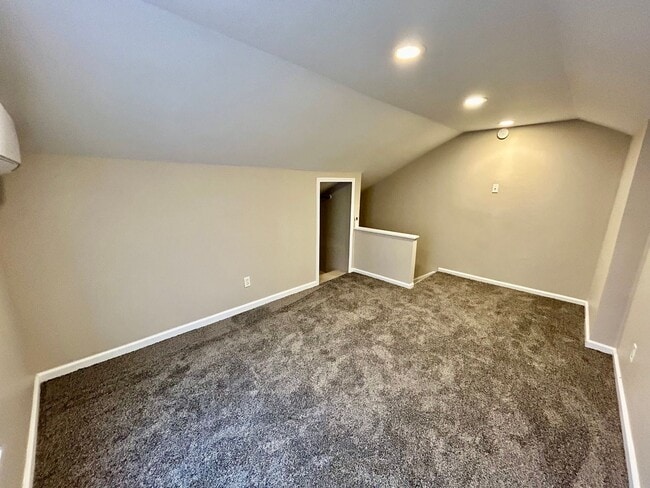 Building Photo - 2 Bedroom With a Bonus Room!