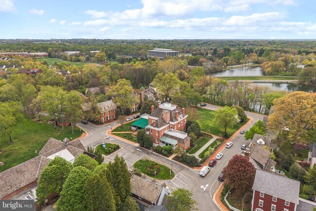 Building Photo - 631 Gatestone St