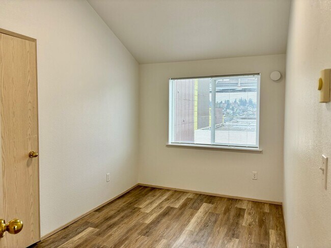 Building Photo - 3221 Franklin Ave E