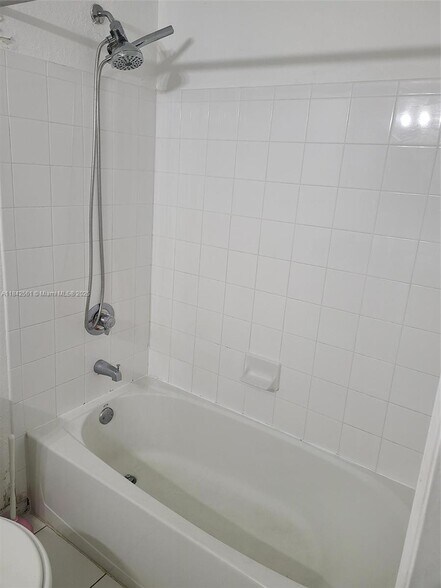 Building Photo - 2541 Centergate Dr