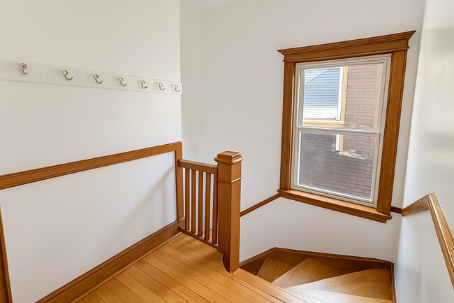 Building Photo - 3607 W Wrightwood Ave