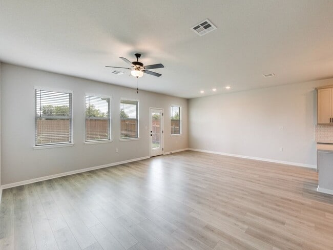 Building Photo - 1529 Purple Martin Dr