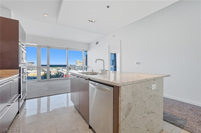 Building Photo - 4471 Dean Martin Dr