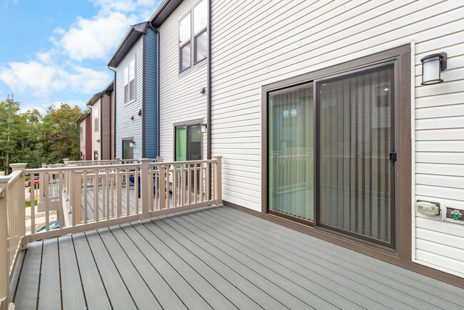 Building Photo - Rent – Brand New Townhome in the Watershed Community