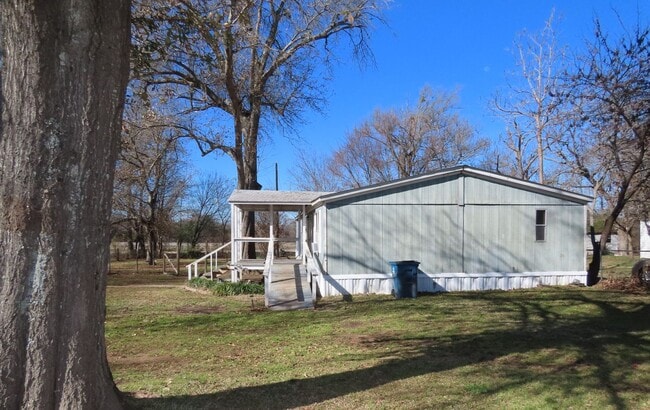 Building Photo - Spacious 3 Bedroom, 2 Bath Double-Wide Mobile Home