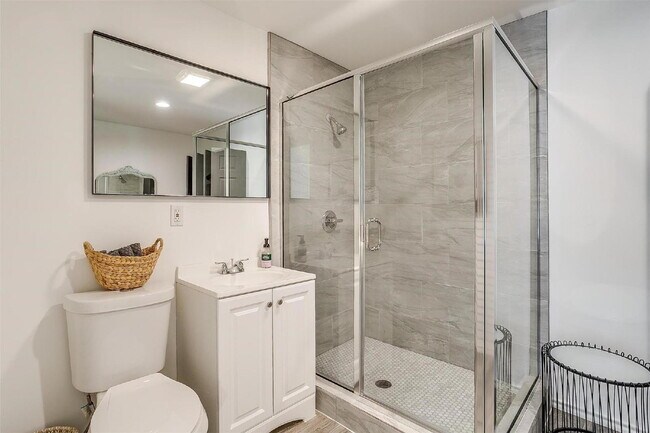 Building Photo - Renovated Garage Apartment Steps Off Camp ...