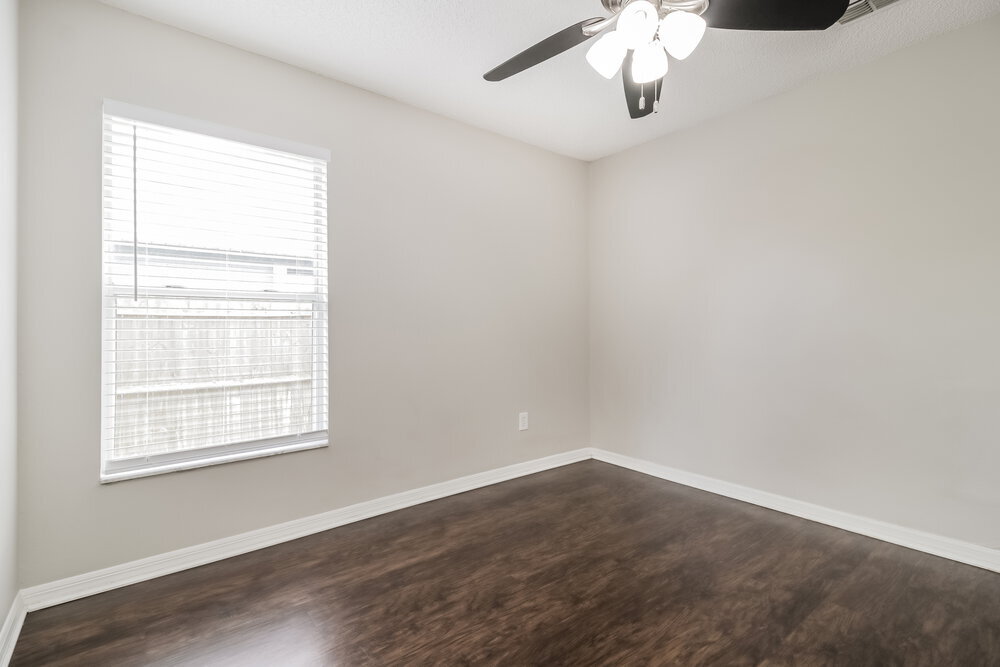 Building Photo - 2630 Delcrest Dr