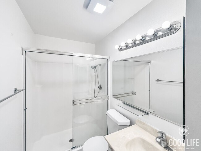 Building Photo - Stunning 3BD/2.5BA W/ Reserved Parking and Community Pool in Tierrasanta!