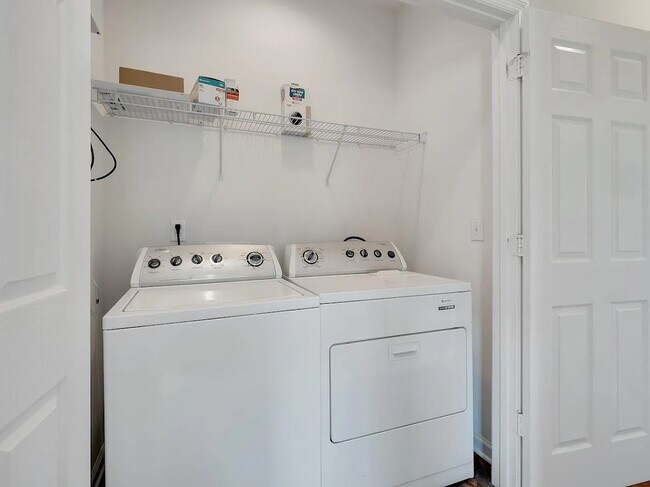 Building Photo - 3025 Four Oaks Blvd