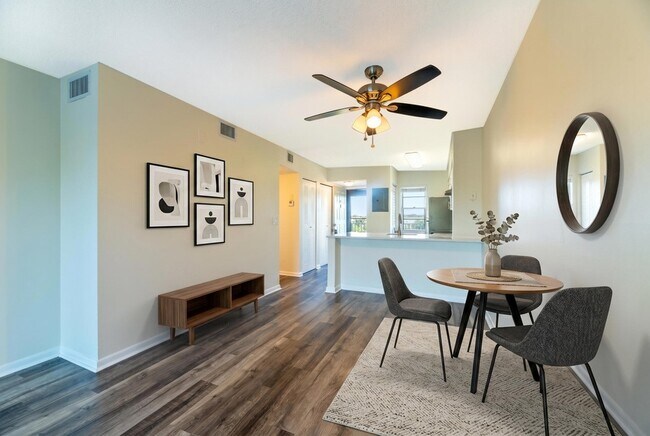Building Photo - 2226 N Cypress Bend Dr