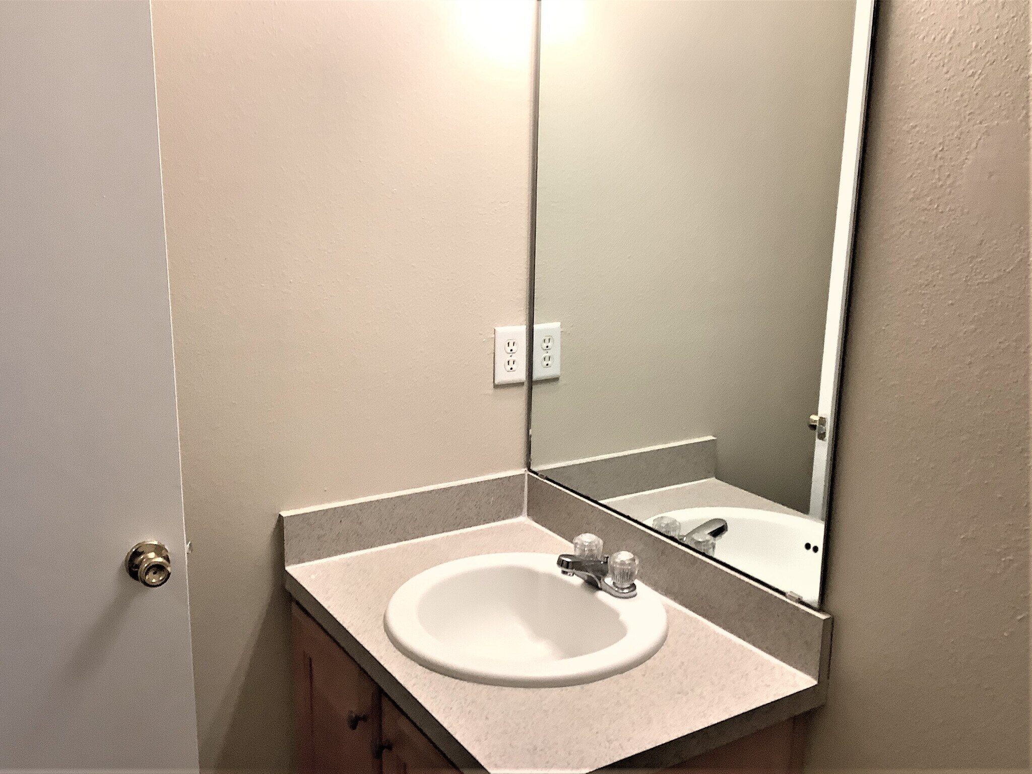 Building Photo - 11293 Justin Oaks Dr N