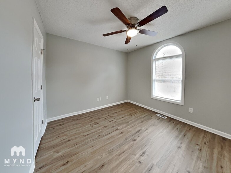 Building Photo - 177 Percheron Dr